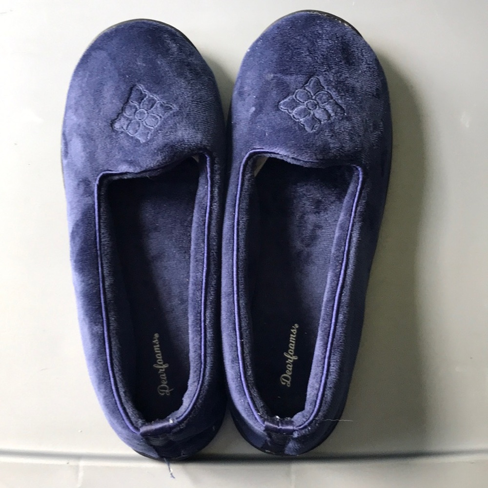 Dearfoams ladies slippers.  Navy blue.  Size large 9-10 Wide Width.